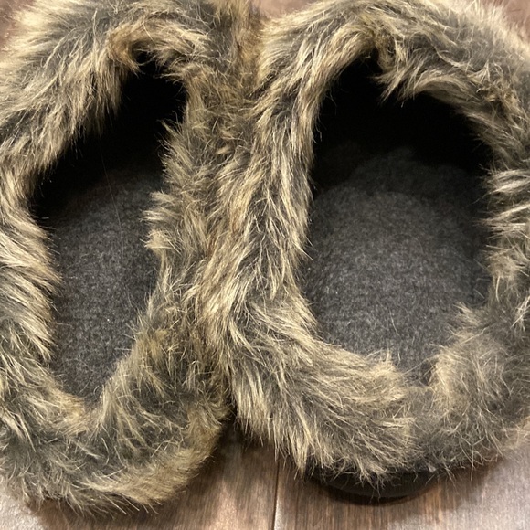 Slippers - Picture 3 of 5